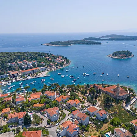 Vera * Hvar Town